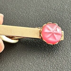 4/$100 vintage 1950 Gold Tie Clip with Pink Accent